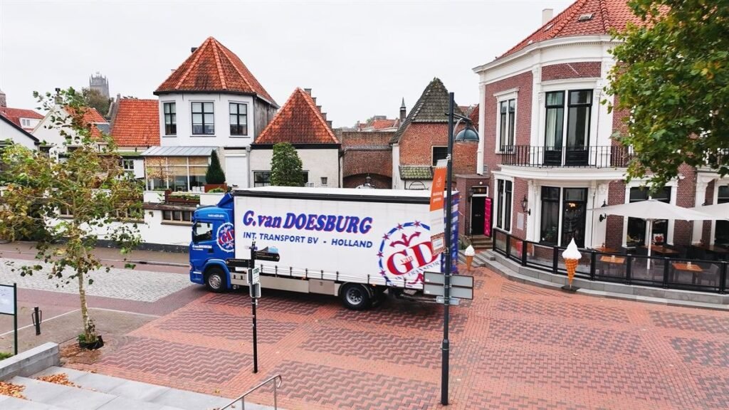 GD-iTS truck delivering goods in a historic town centre